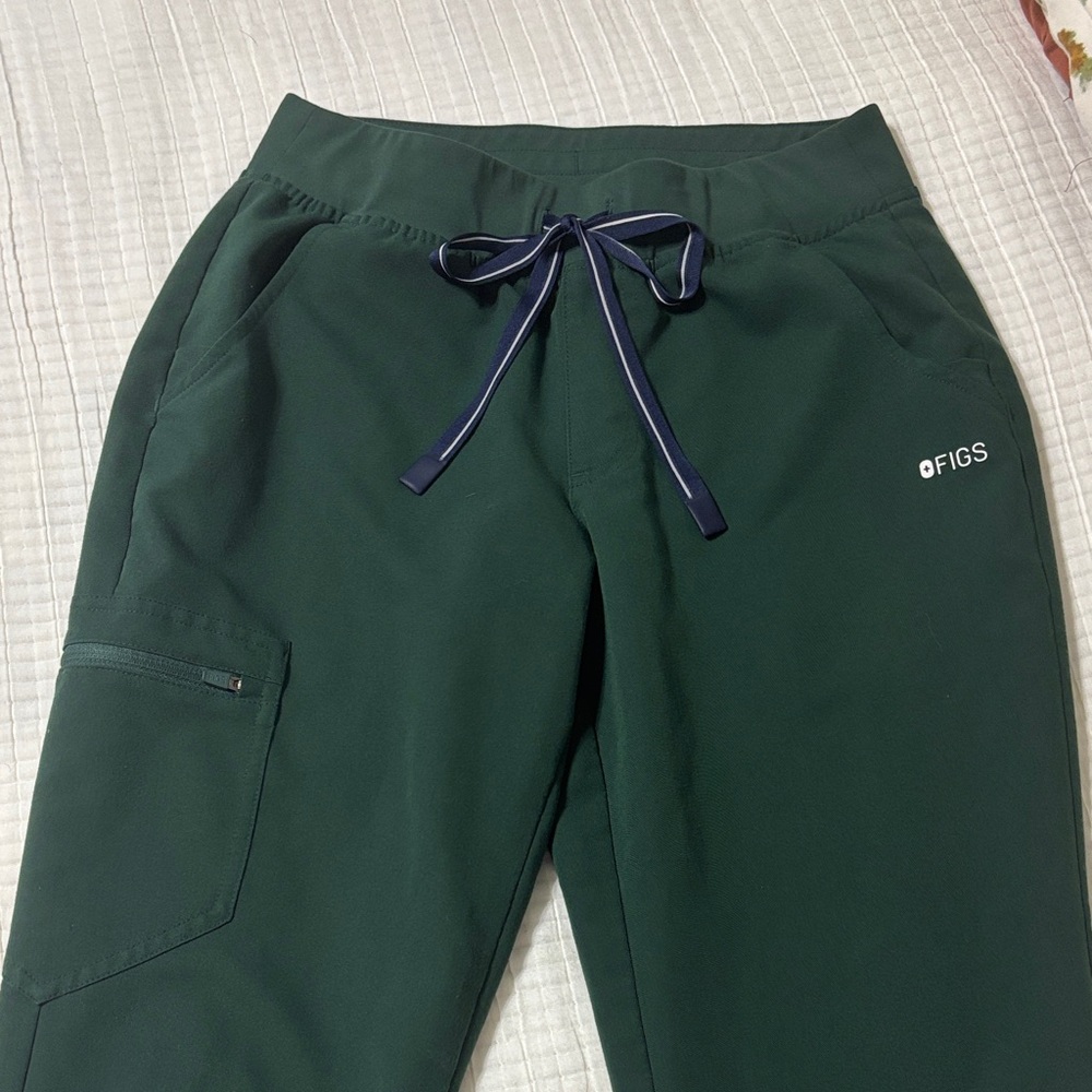 Figs Hunter Green (racing green) Scrub set